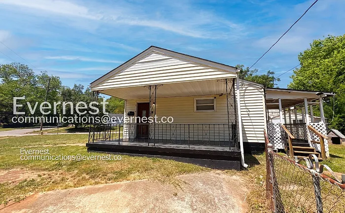 200 Woodward Dr — Photo 2