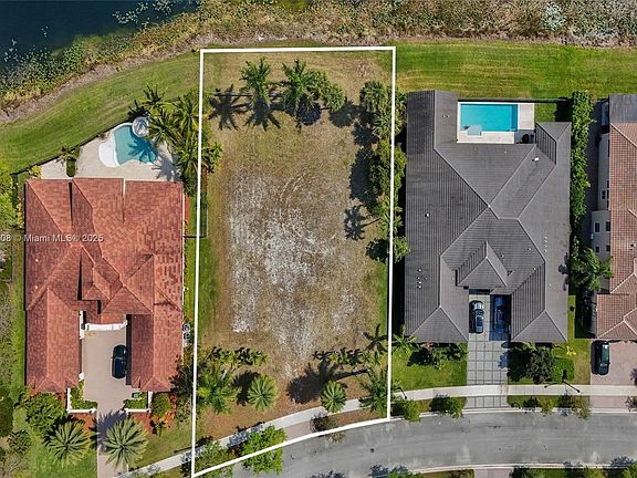 2nd image of 19068 Park Ridge St