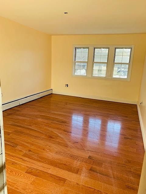 2nd image of 524 Underhill Ave