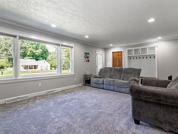 3rd image of 247 W Hamilton Ln