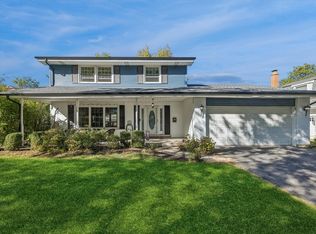 9S080 Stratford Pl, Darien, IL