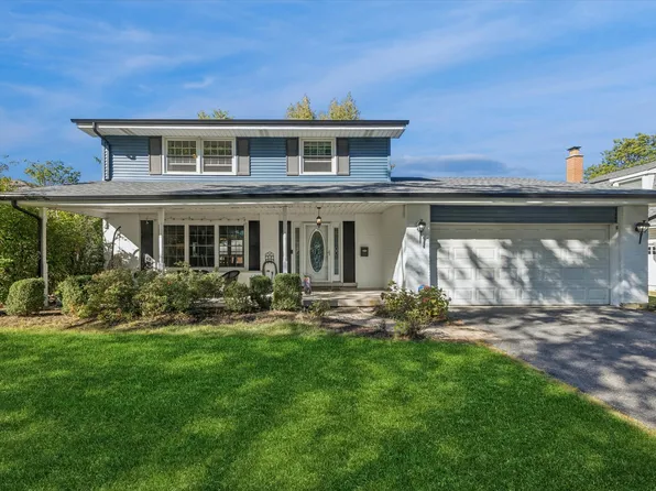 9S080 Stratford Pl, Darien, IL 60561