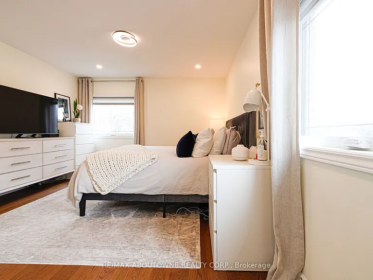 3301 Nadine Cres — Photo 24