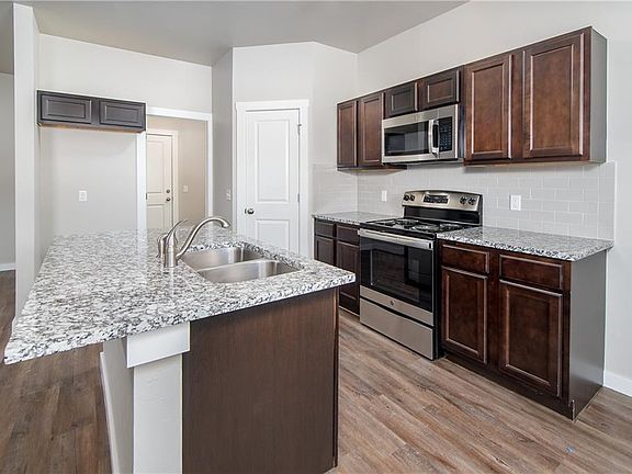 5th image of 15935 Spur Cir