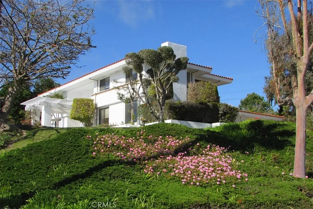 5 bed, 4.5 bath, 4956 sqft, $10,800 — Photo 1