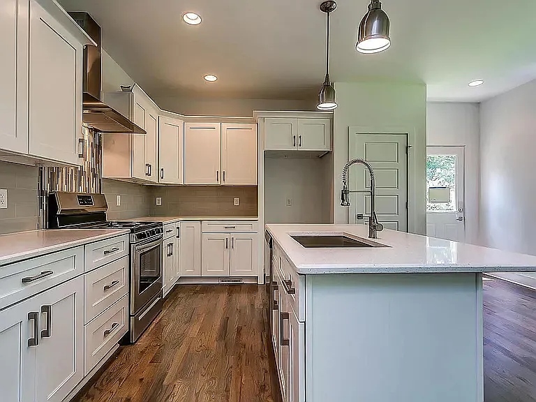 2423B Batavia St — Photo 22