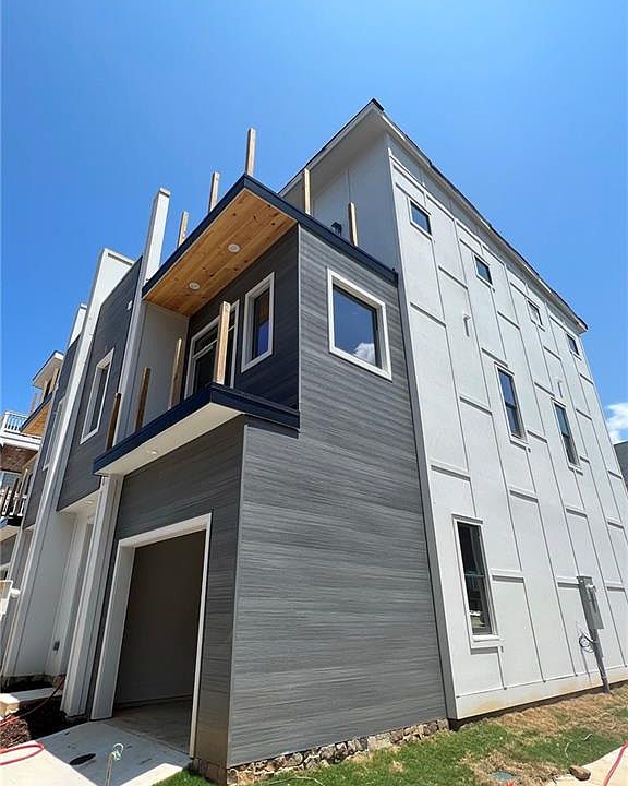 1st image of 325 Clarendon Ct