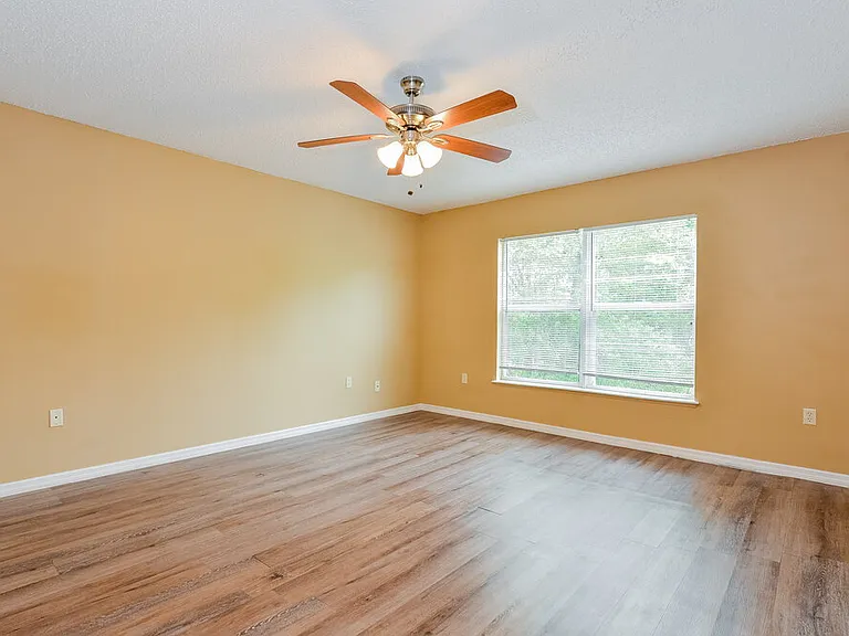 2047 Galahad Dr — Photo 16
