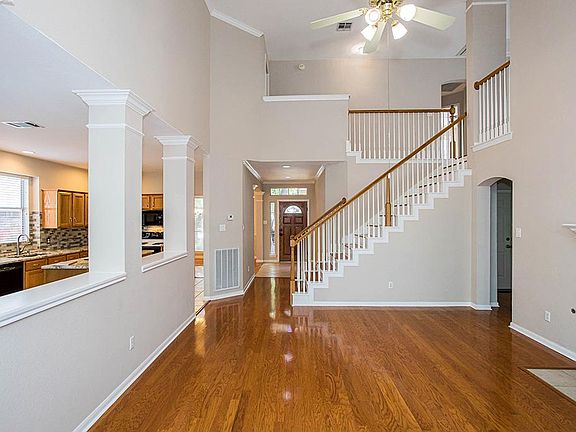 5th image of 8428 Fern Bluff Ave