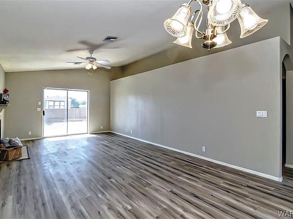 4th image of 1598 Ash Ave