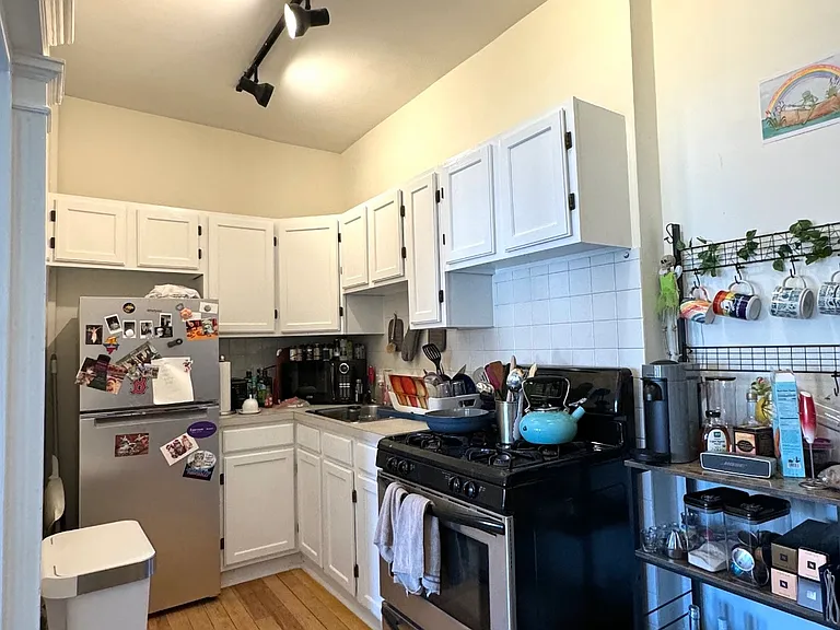 235 Harvard Ave #6 — Photo 3