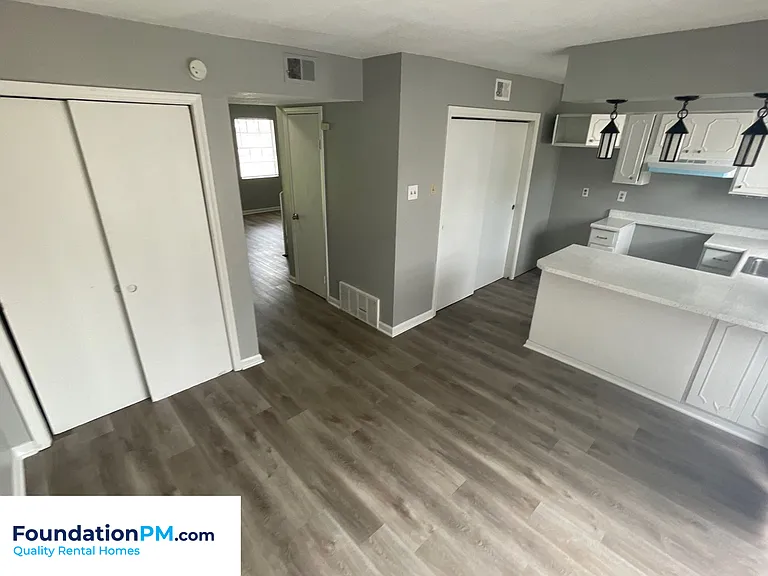 992 University St — Photo 6