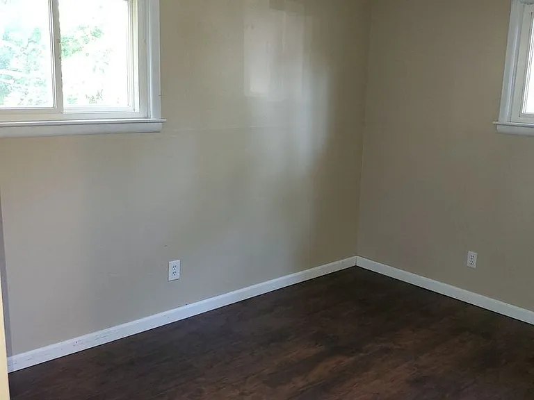 3326 S Millwood Ave — Photo 2