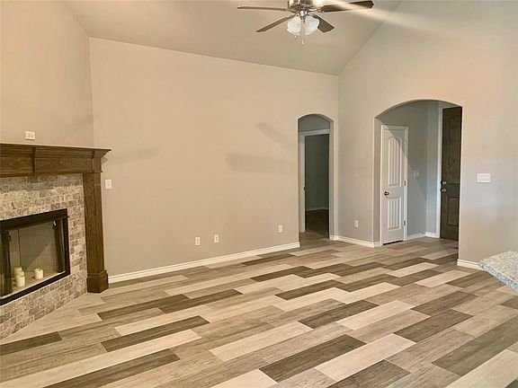 4th image of 448 Silverton Dr