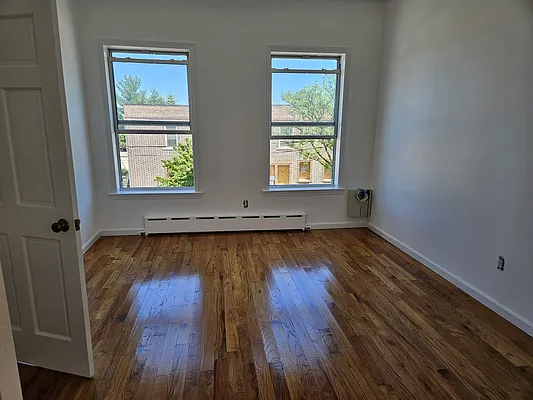 Rented by MCR Realty | media 21