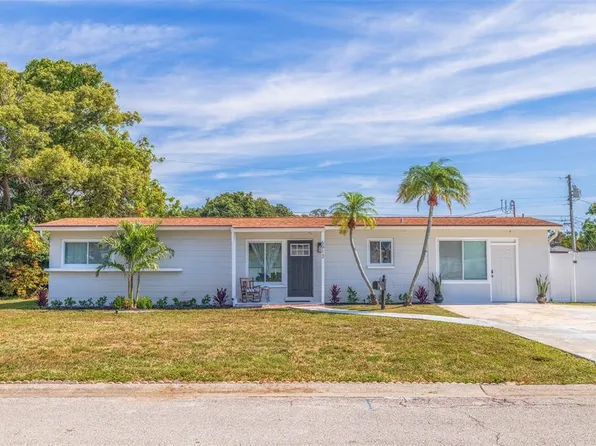 6913 Meadowlawn Dr N, Saint Petersburg, FL 33702