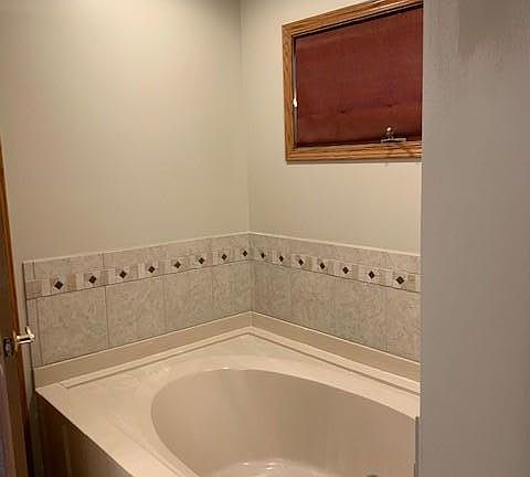 3rd image of 1071 Charleton Dr