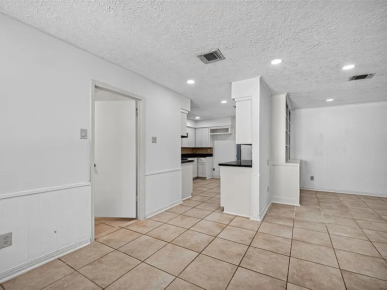 3910 Chile Dr — Photo 17