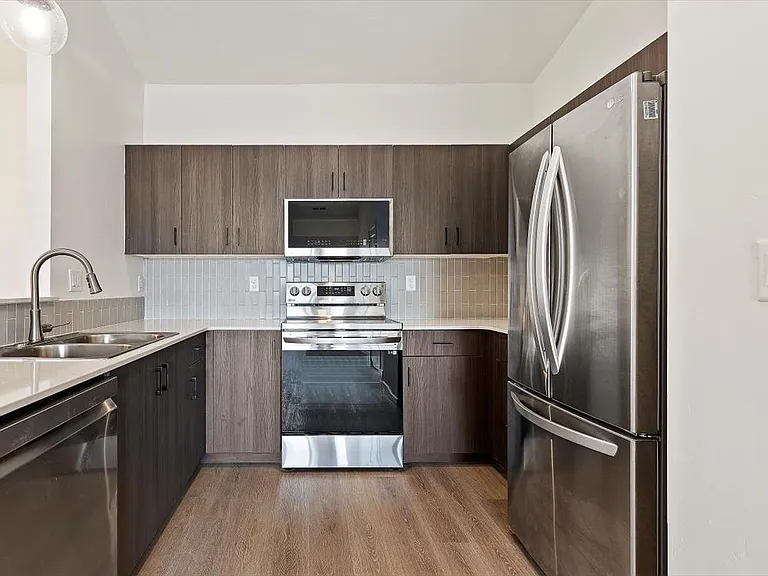 Hawk's Landing Apartments — Photo 106