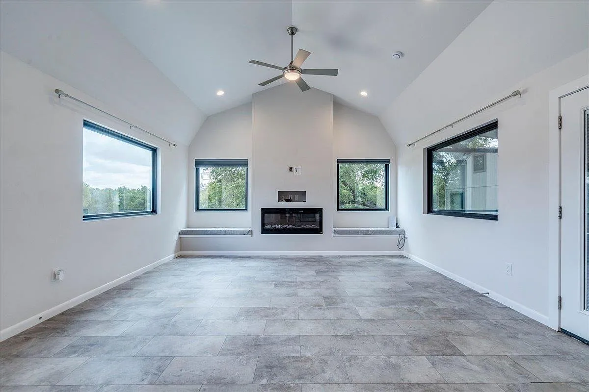 2 bed, 2.0 bath, 1163 sqft, $2,300 — Photo 3