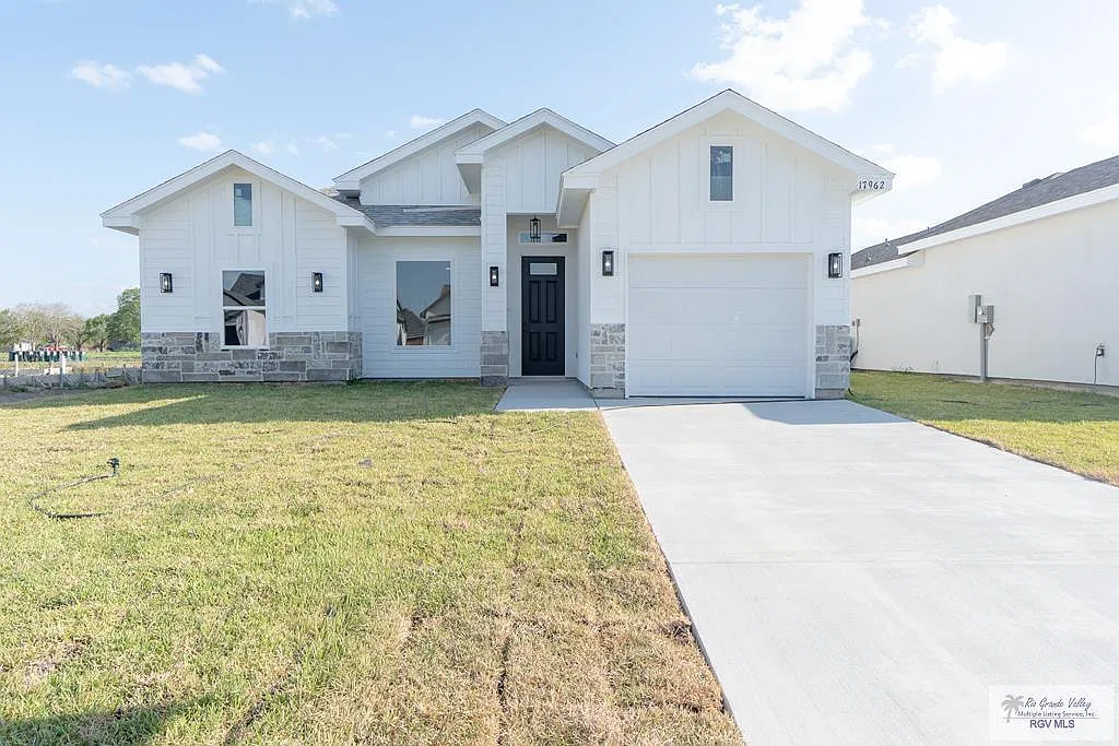 3 bed, 2.0 bath, 1204 sqft, $1,800 — Photo 1