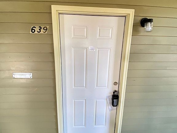 3rd image of 631-639 Thompson Ave NE