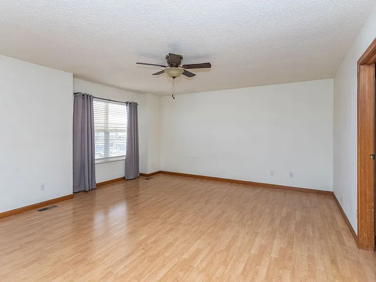 1130 Pond Side Dr — Photo 18