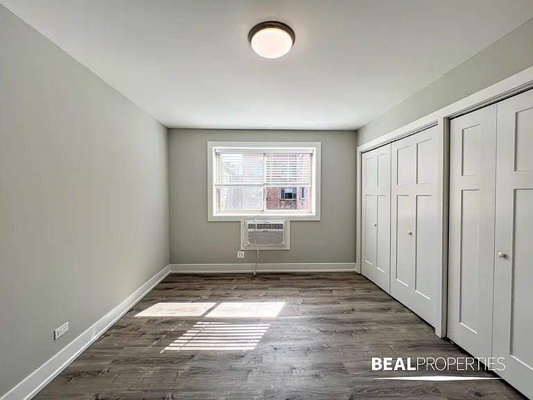 530 W Surf — Photo 35