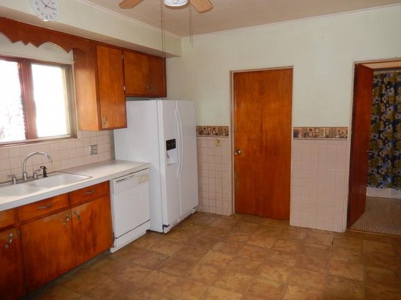 4th image of 58 Academy St