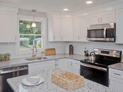 3 Graham Dr, Chicopee, MA, 01013