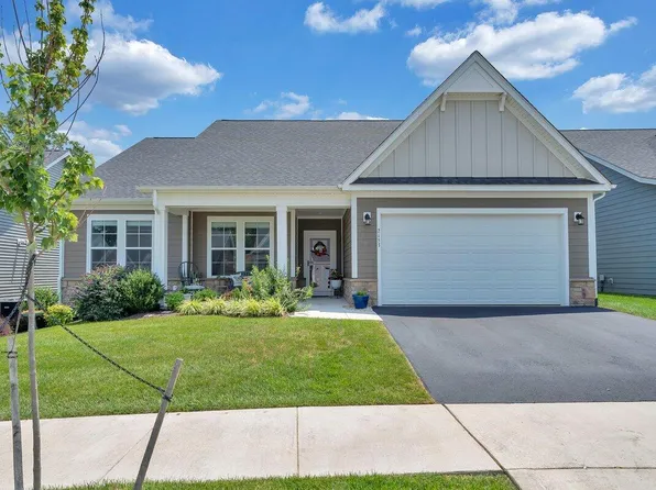 2153 Kings Walk Dr, Roanoke, VA 24012