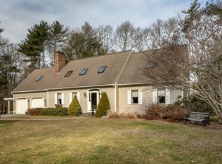 4 Summer St, Mattapoisett, MA 02739