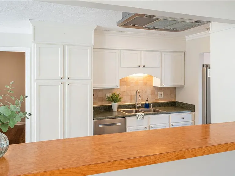 210 Pine Grove Dr — Photo 17