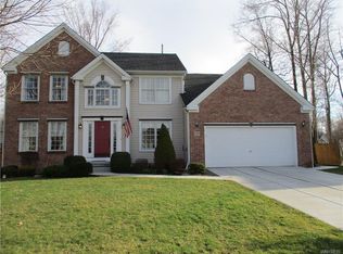 3453 Parkwood Cmn, Hamburg, NY 14075
