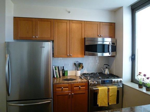 5th image of 1500 Lexington Ave APT 23C