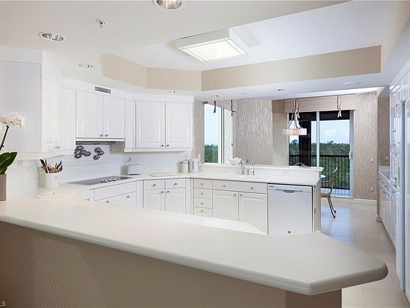 5th image of 7225 Pelican Bay Blvd Unit 401