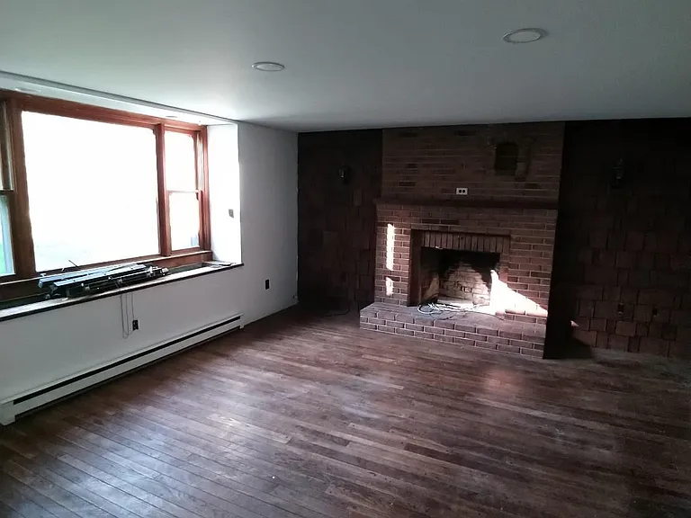 107 E Rockhill Rd — Photo 12