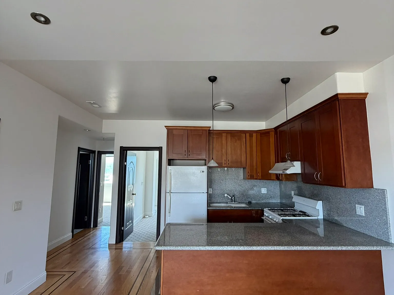 3 bed, $5,600 — Photo 4
