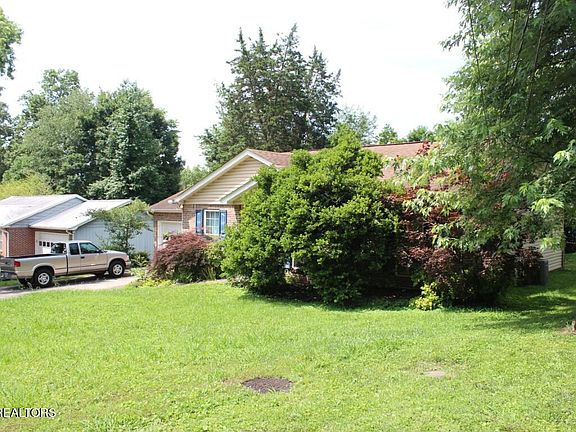 2nd image of 1421 Waynesboro Ln