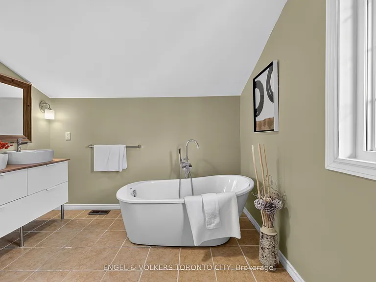 774 Churchill Ln — Photo 26