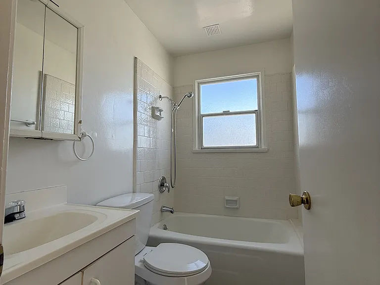 2301 Olympic Dr #C — Photo 15