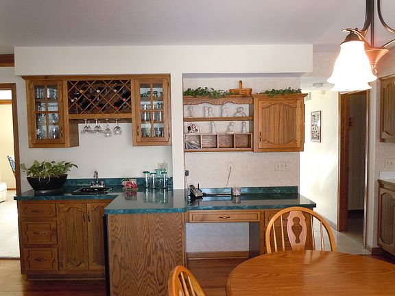 Wet Bar/Planning Desk