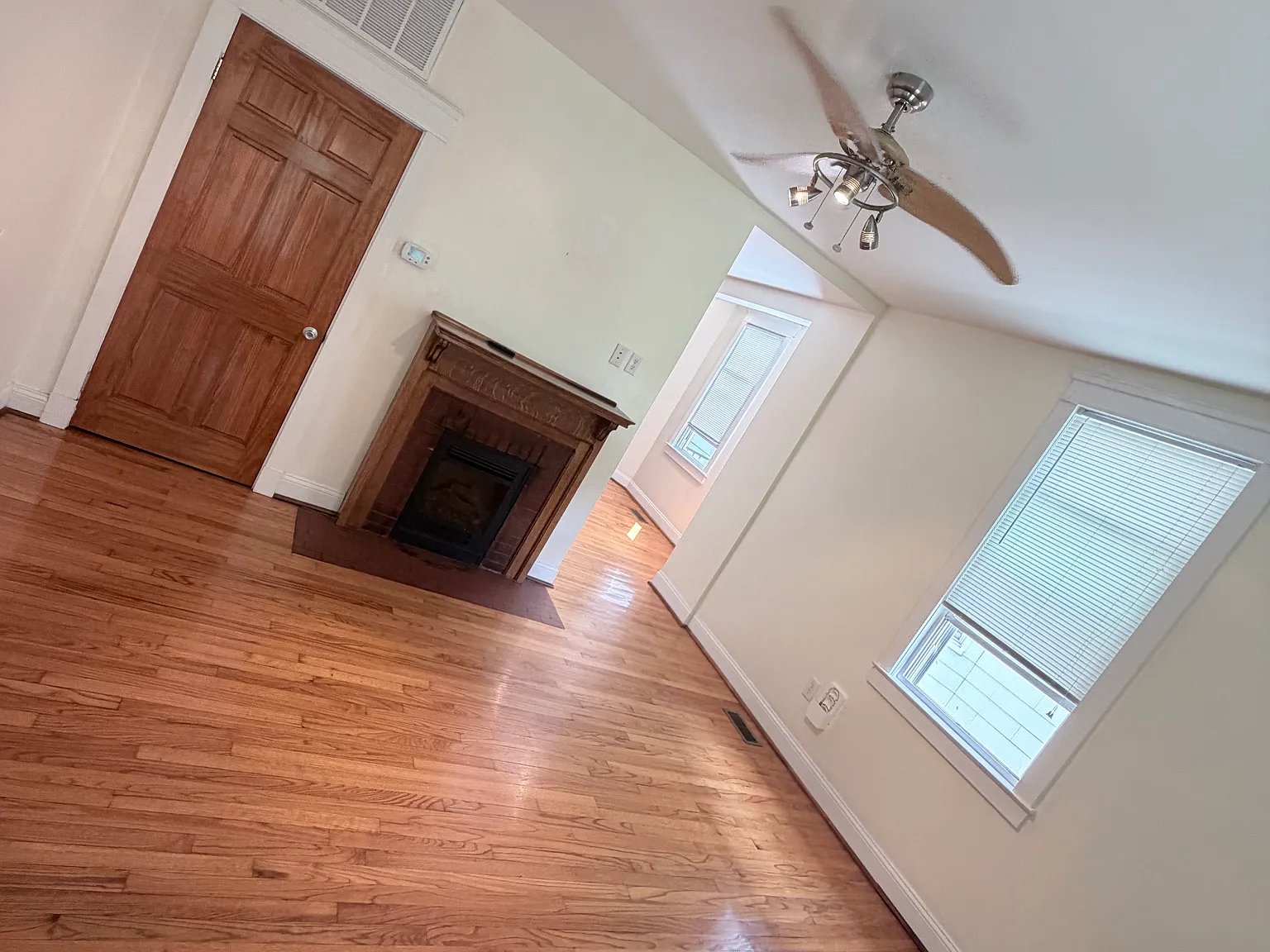 1 bed, 700 sqft, $1,200 — Photo 3