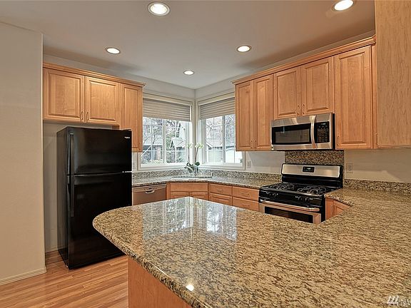 4th image of 15604 Country Club Dr #A