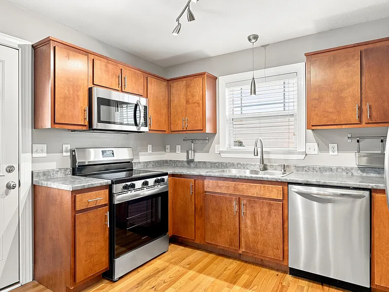 417 Rosewood St — Photo 14
