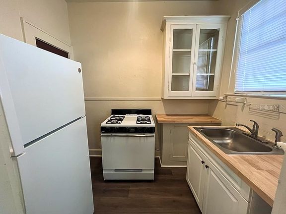 5th image of 318 NE 2nd Ave APT 3