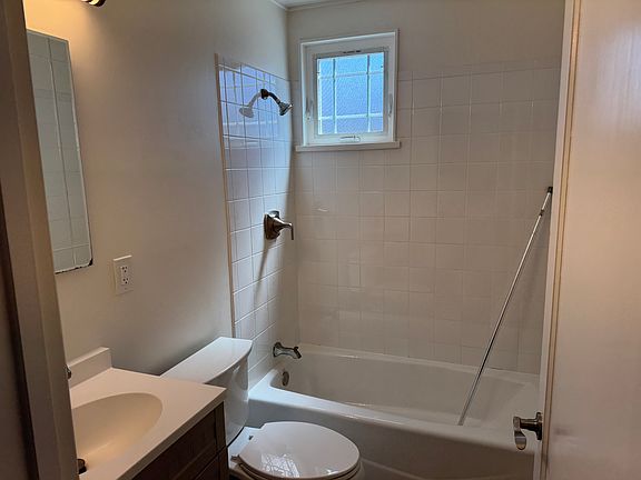 3rd image of 193 Heather Dr