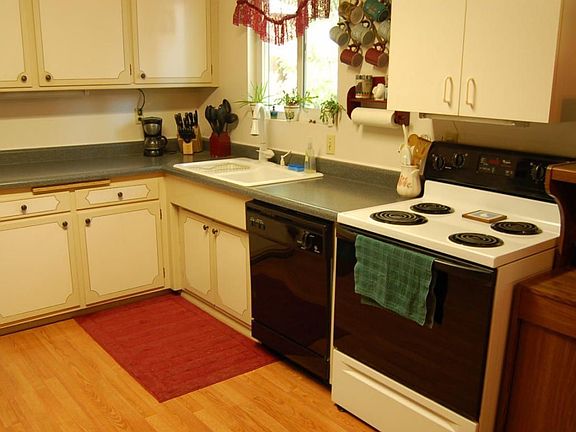 3rd image of 20662 Oak St