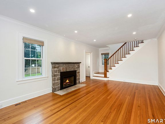 4th image of 415 West Ave