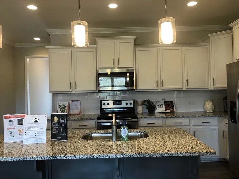 453 Tayberry Ln — Photo 6